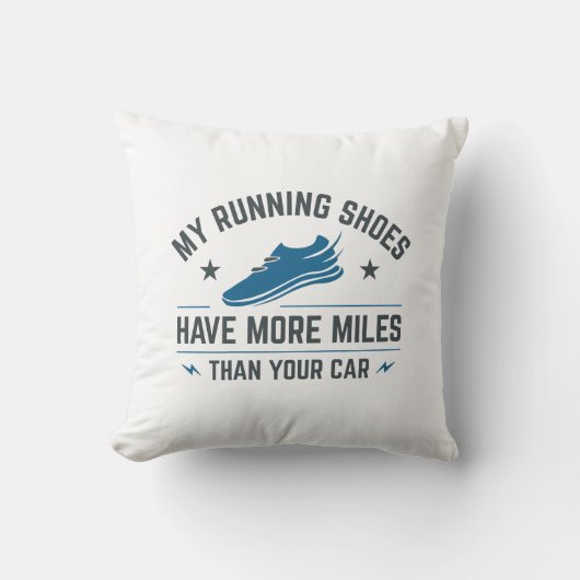 私のランニングシューズの方があなたの車より走行距離が長い クッション (正面)