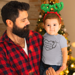 私のリラックスパパはナースハート聴診器の愛 ベビーTシャツ