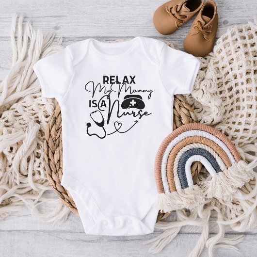 私のリラックス母はナースの母のナースギフトおもしろいである ベビーボディスーツ