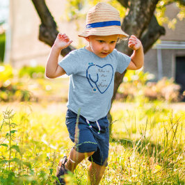 私のリラックス母はナースハート聴診器の愛である トドラーTシャツ