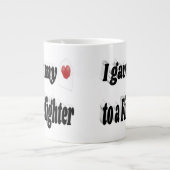 私の与えハートは消防士の黒い文字 ジャンボコーヒーマグカップ (正面)