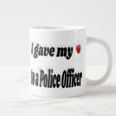 私の与えハートは警察官の文字に ジャンボコーヒーマグカップ (右)