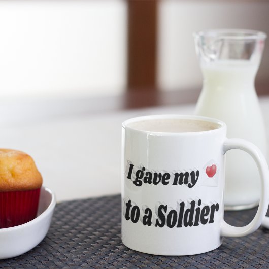 私の与えハートを兵士の黒い文字へ ジャンボコーヒーマグカップ
