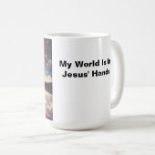 私の世界はイエス様の手の中にある コーヒーマグカップ (正面右)