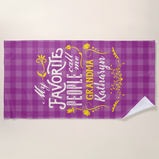私の人々は私をパープル·ギンガムお気に入りのおばあちゃんと呼ぶ ビーチタオル (正面)