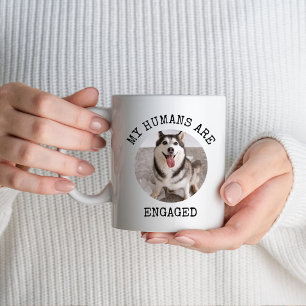 私の人間は結婚している犬の婚約ギフトを得ている マグカップ
