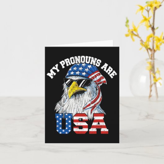 私の代名詞はアメリカ愛国的な鷹ユーモア4日オブジュライ カード (黄色い花)