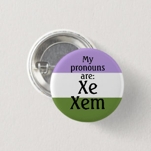 私の代名詞は: Xe Xem - genderqueer flag 缶バッジ