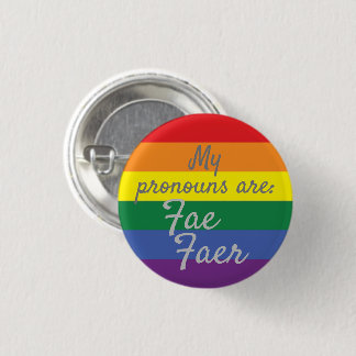 私の代名詞はFae Faer - 虹色の旗 缶バッジ