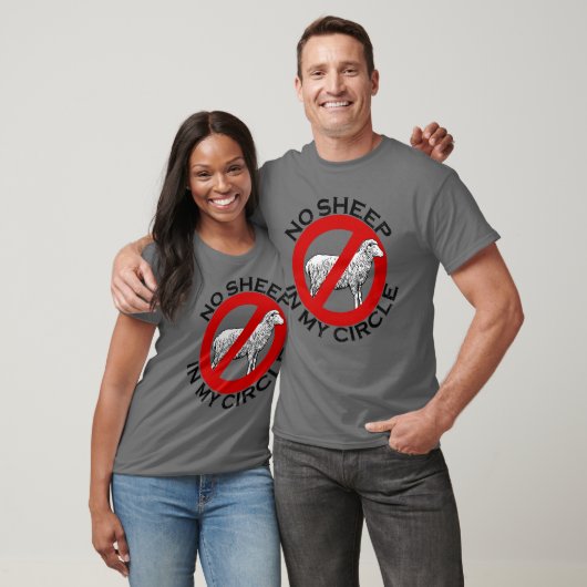 私の仲間に羊はいないアンチは目を覚ました羊はいない Tシャツ (ユニセックス)