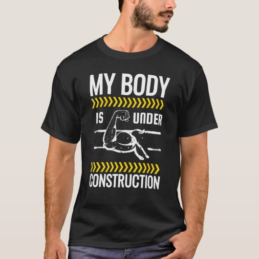 私の体は重量挙げ建築中 Tシャツ (正面)