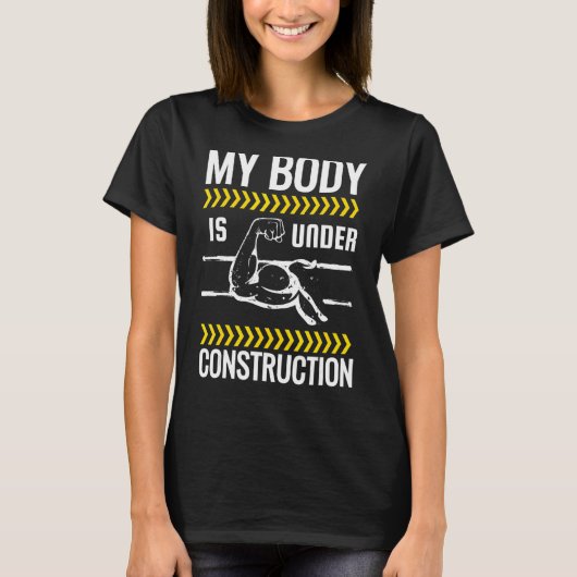私の体は重量挙げ建築中 Tシャツ (正面)