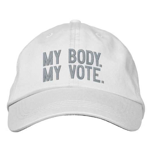 私の体、私の投票、女性の権利の女性はピンクに投票 刺繍入りキャップ (正面)