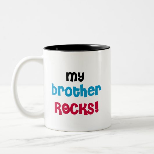 私の兄弟はTシャツおよびギフトを揺すります ツートーンマグカップ (左)