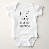 私の兄弟姉妹は、妊娠の発表ひげ持っている ベビーボディスーツ (正面)
