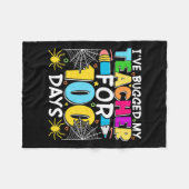 私の先生に小学生の100日の女の子を抱きしめた フリースブランケット (正面(横))