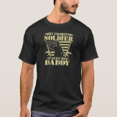 私の兵士お気に入りのが私をパパと呼ぶ誇りを持った軍隊 Tシャツ (正面)
