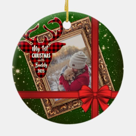 私の初めてのクリスマスと金ゴールドフレーム赤い弓の写真 セラミックオーナメント (裏面)