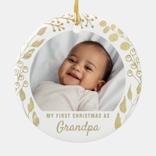 私の初めてのクリスマスのおじいちゃんの写真金ゴールドの葉 セラミックオーナメント (裏面)