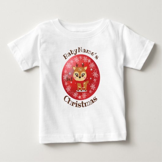 私の初めてのクリスマスの名前かわいいトナカイ赤 ベビーTシャツ (正面)