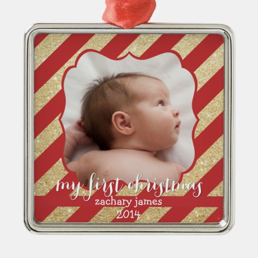 私の初めてのクリスマスの赤および金ゴールドのストライプのオーナメント メタルオーナメント (正面)