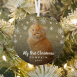 私の初めてのクリスマスの雪片の猫の写真 メタルオーナメント<br><div class="desc">今年は新しい子猫を飼った？白いチョークと雪のモダン結晶に「私の初めてのクリスマス」というメッセージを書いたデザインと写真の上にシンプルは、猫の名前と年と一緒に描いたを使った記念オーナメントで木に思い出を追加すお気に入りの。両側に同じ写真を追加するか、両側違うに同じ写真を追加する。このオーナメントは素晴らしあなたの新しいペットを記念する方法である。</div>