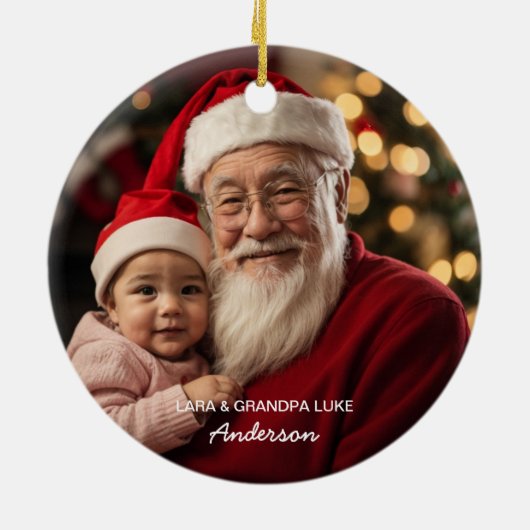 私の初めてのクリスマスはおじいちゃんの家族写真 セラミックオーナメント (裏面)