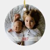 私の初めてのクリスマスはビッグブラザーの写真/年 セラミックオーナメント (裏面)