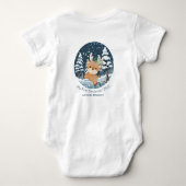 私の初めてのクリスマスは雪の中でかわいい鹿 ベビーボディスーツ (裏面)