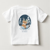 私の初めてのクリスマスは雪の中でかわいい鹿 ベビーTシャツ (裏面)