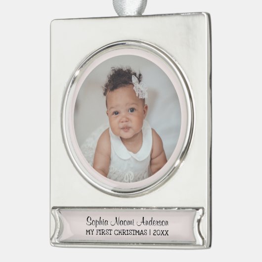 私の初めてのクリスマスカスタム写真の名前かわいいピンク シルバープレートバナーオーナメント (左)