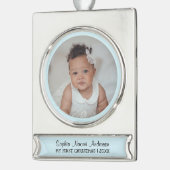 私の初めてのクリスマスカスタム写真の名前かわいい青 シルバープレートバナーオーナメント (左)