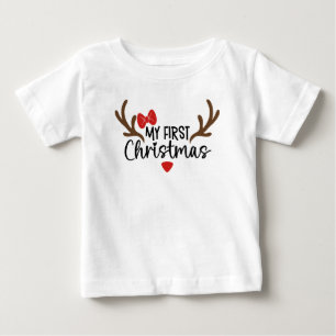 私の初めてのクリスマス タイポグラフィ シンプル アントラー ボウ ベビーTシャツ