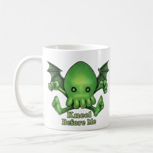 私の前のかわいいCthulhuのチビ（小さくかわいく書いた感じ）のKneel コーヒーマグカップ (左)