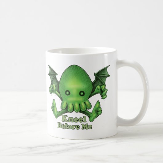 私の前のかわいいCthulhuのチビ（小さくかわいく書いた感じ）のKneel コーヒーマグカップ (右)