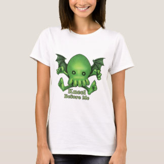 私の前のかわいいCthulhuのチビ(小さくかわいく書いた感じ)のKneel Tシャツ