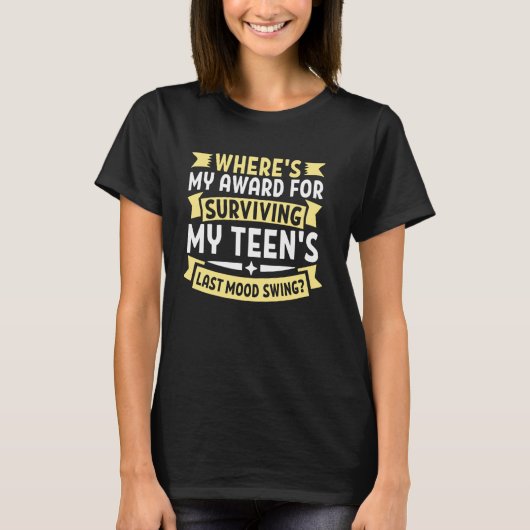 私の十代が地獄だった認定証どこですか L Tシャツ (正面)