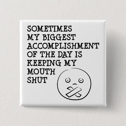 私の口によって締められるおもしろいなボタンのバッジPinを保つこと 缶バッジ (正面)