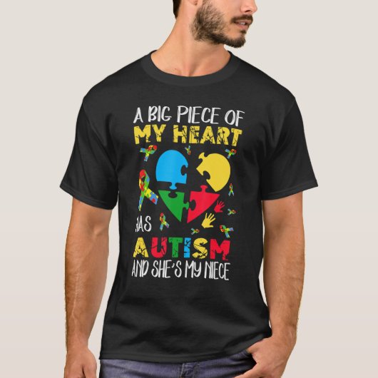 私の大きなハートは私の姪である自閉症を持っている Tシャツ (正面)