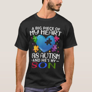 私の大きなハートは自閉症で息子だ Tシャツ