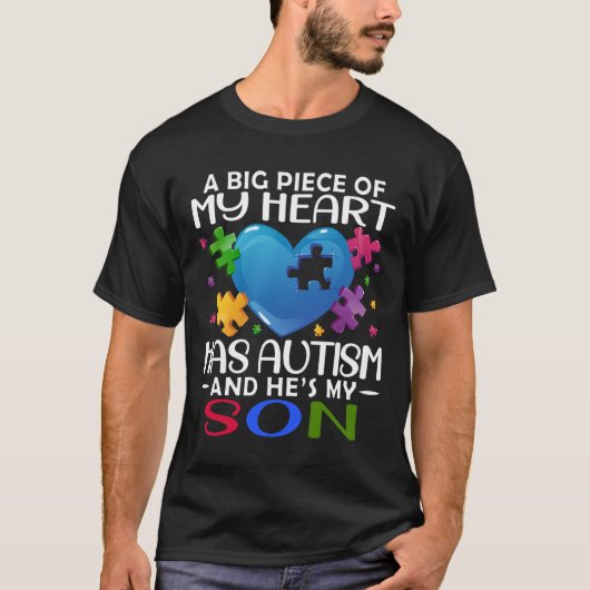 私の大きなハートは自閉症で息子だ Tシャツ (正面)