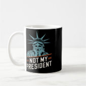 私の大統領はトランプに抵抗アンチトランプ コーヒーマグカップ (左)