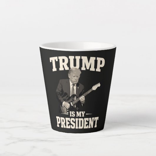 私の大統領はドナルド・トランプ カフェラテマグ (正面)