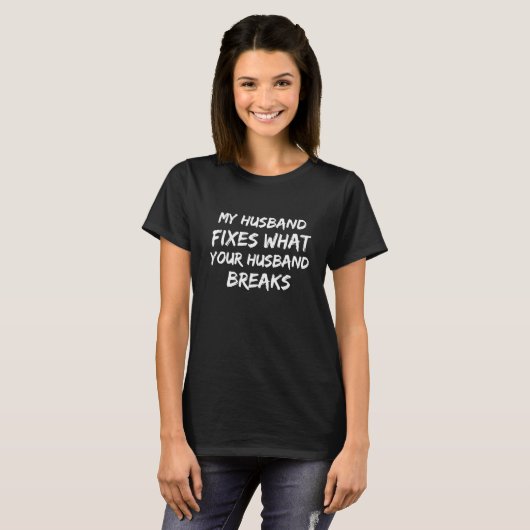 私の夫はあなたの夫が壊すものを固定します Tシャツ (正面フル)