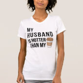 私の夫は私のコーヒーよりも熱おもしろいい Tシャツ (正面)