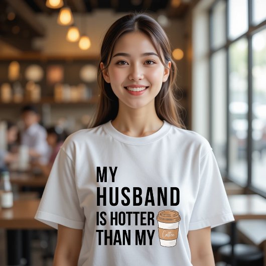 私の夫は私のコーヒーよりも熱おもしろいい Tシャツ