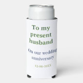 私の夫への結婚記念日 名前と日付を追加 スリム缶クーラー (Seltzer正面)