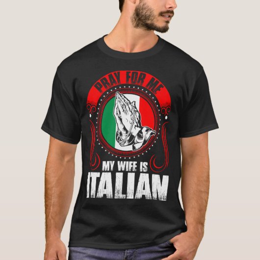 私の妻によってがおもしろいなイタリア語である私のために祈って下さい Tシャツ (正面)