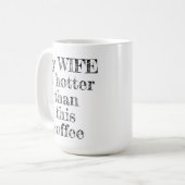 私の妻はこのコーヒータイポグラフィより暑い コーヒーマグカップ (正面左)
