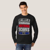 私の妻はグアマニア人なにも怖くない私グアム国旗 Tシャツ (正面フル)